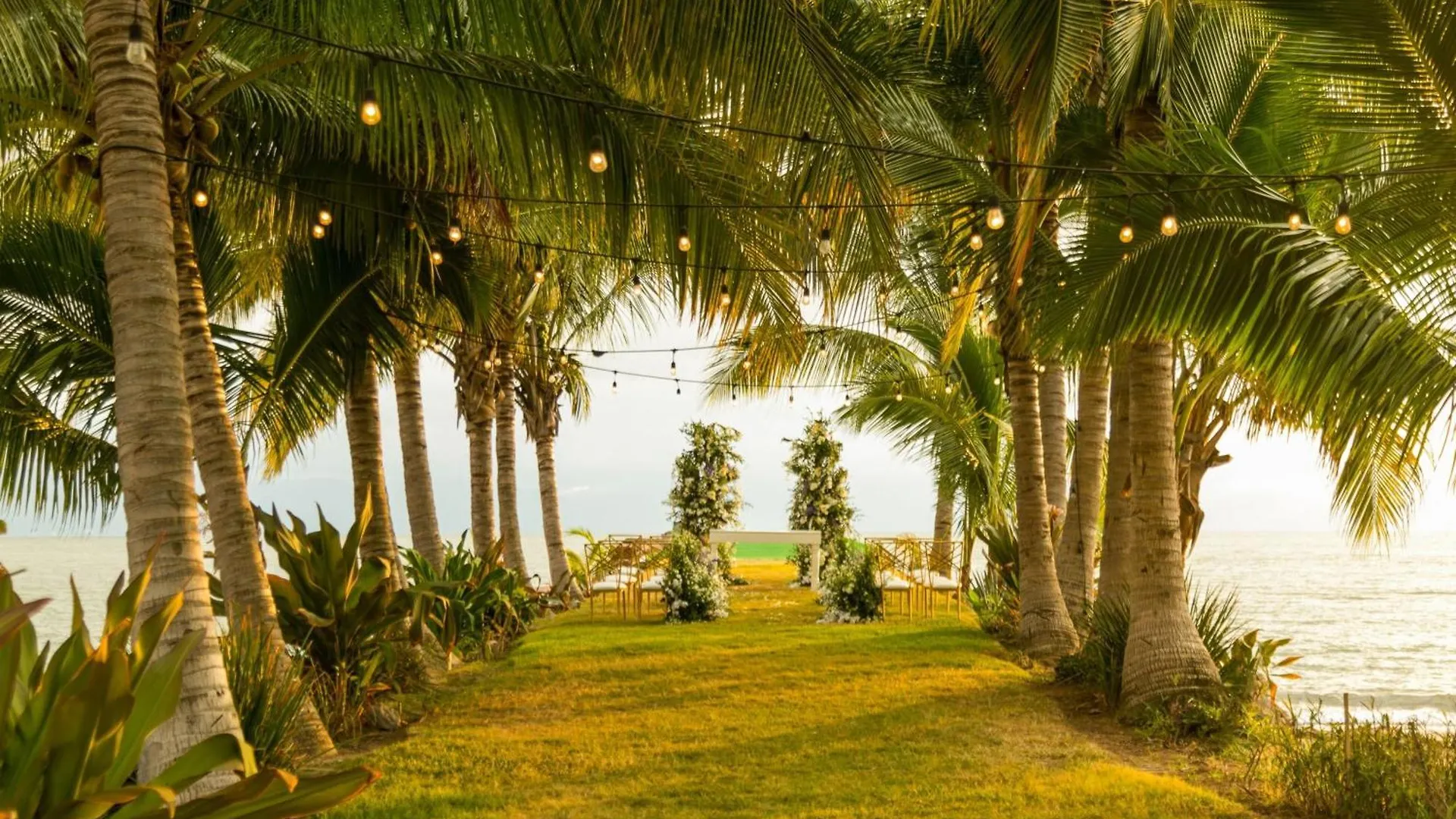 Marriott Puerto Vallarta Resort & Spa 5*,