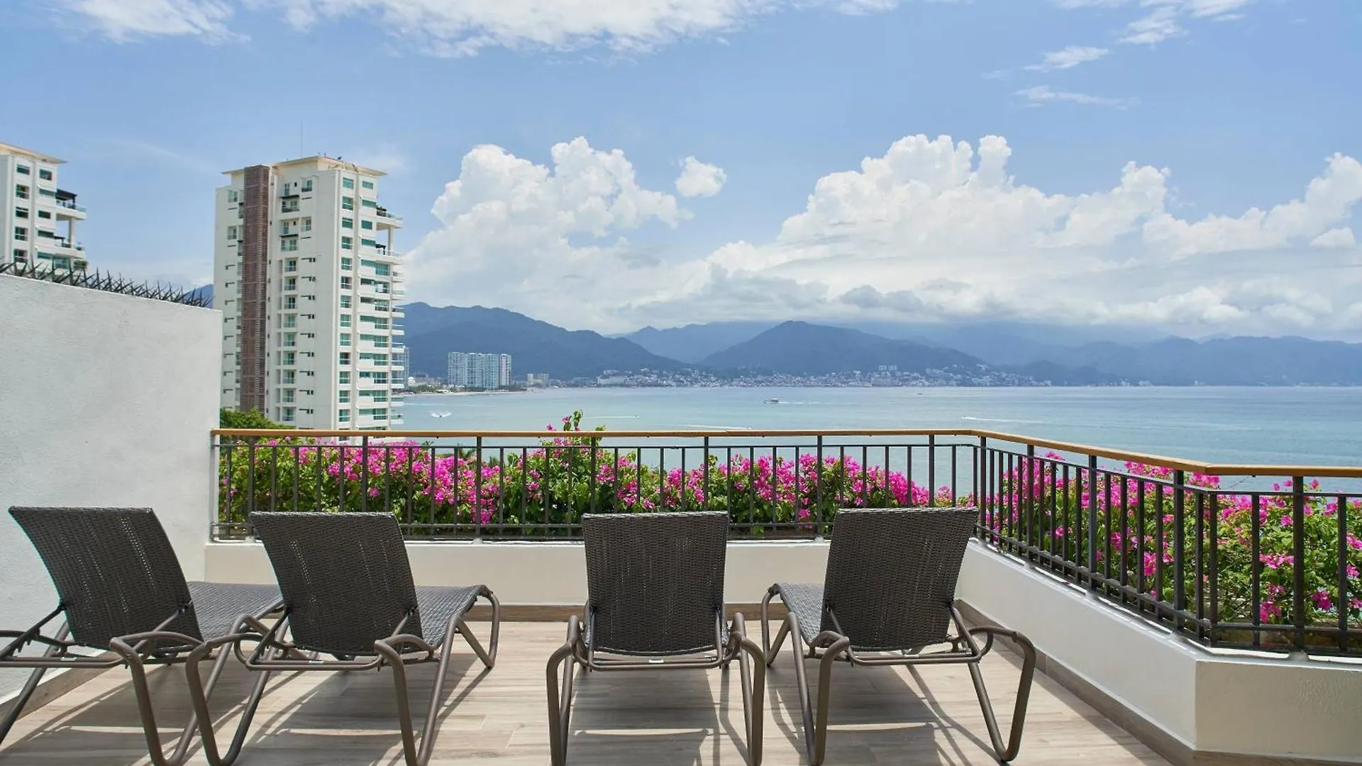 Marriott Puerto Vallarta Resort & Spa 5*,